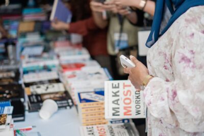 Foire du livre de Francfort 2026 : le bilan d&rsquo;une édition sous le signe de l&rsquo;IA et de l&rsquo;audio